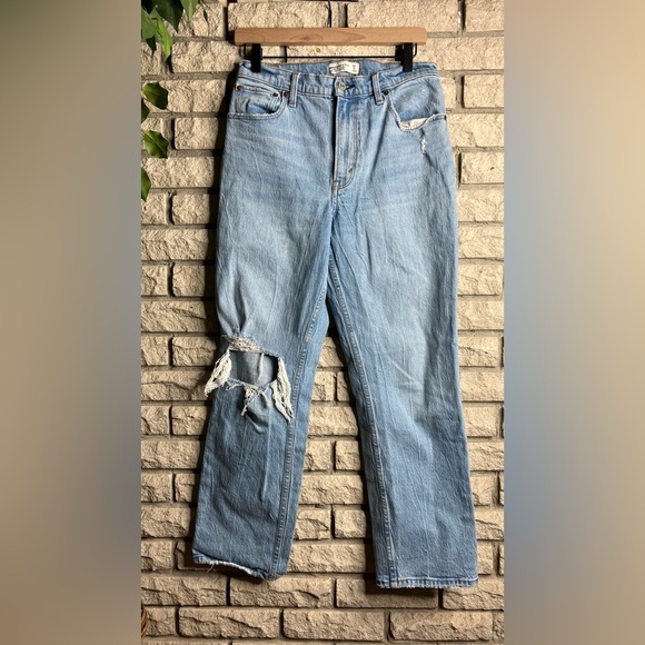Abercrombie & Fitch Ultra High Rise 90s Straight Jean - Picture 2 of 7